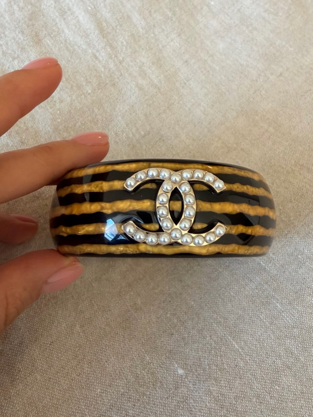 🖤Chanel CC Pearl Logo Resin Bangle Bracelet Black & Gold💛 - Picture 5 of 12